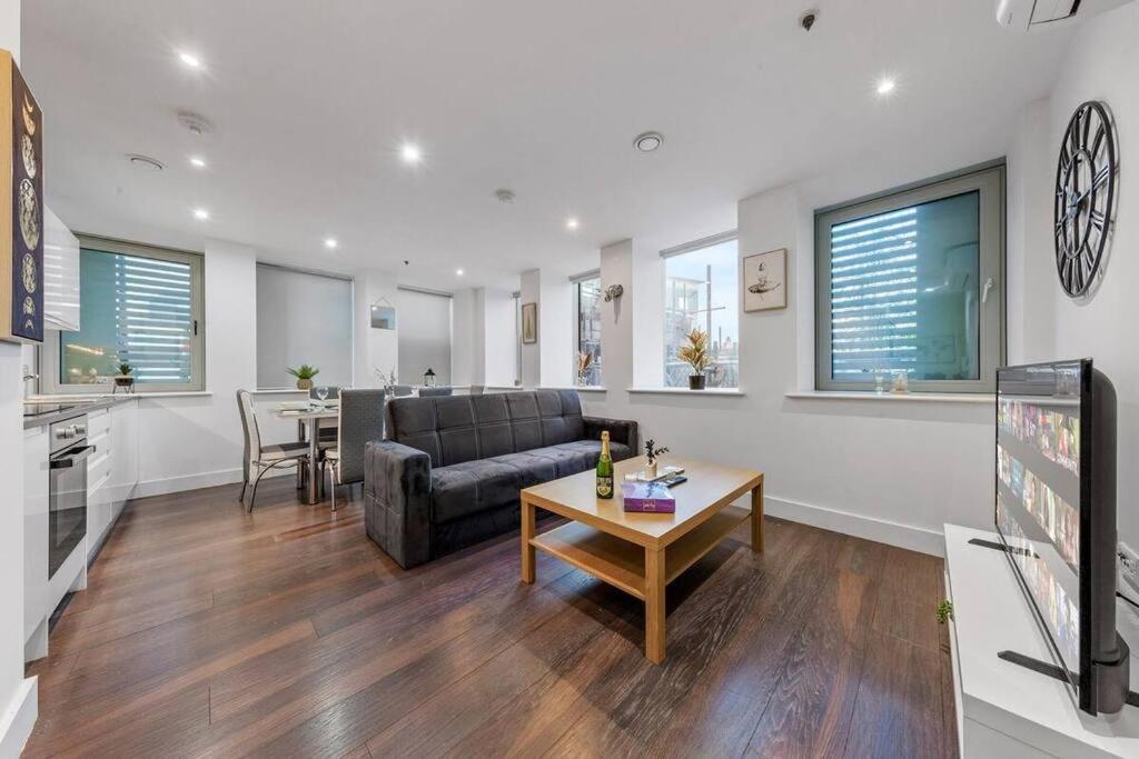 Sleep 7 20 Mins From London Waterloo Bp65 Apartment Екстериор снимка